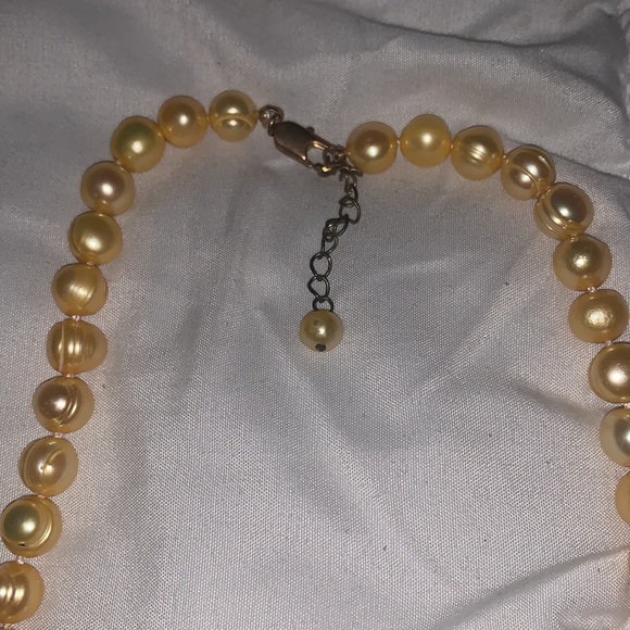 Yellow pearls necklace 18 inches adjustable - Picture 2 of 3